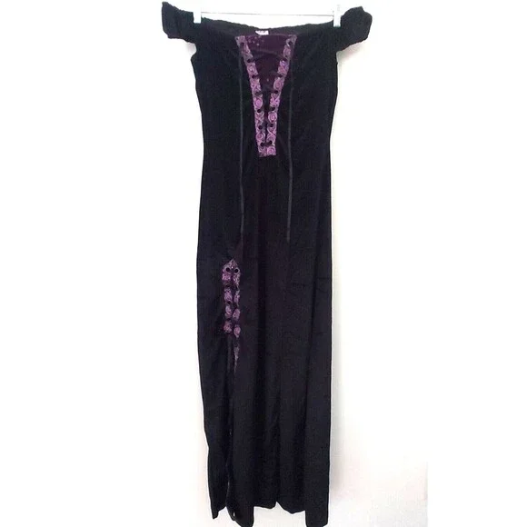 Spirit | Other | Spirit Black Velvet Costume Dress Halloween Medieval Gothic Witch Gown Maxi Sm | Poshmark Spirit | Other | Spirit Black Velvet Costume Dress Halloween Medieval Gothic Witch Gown Maxi Sm | Poshmark